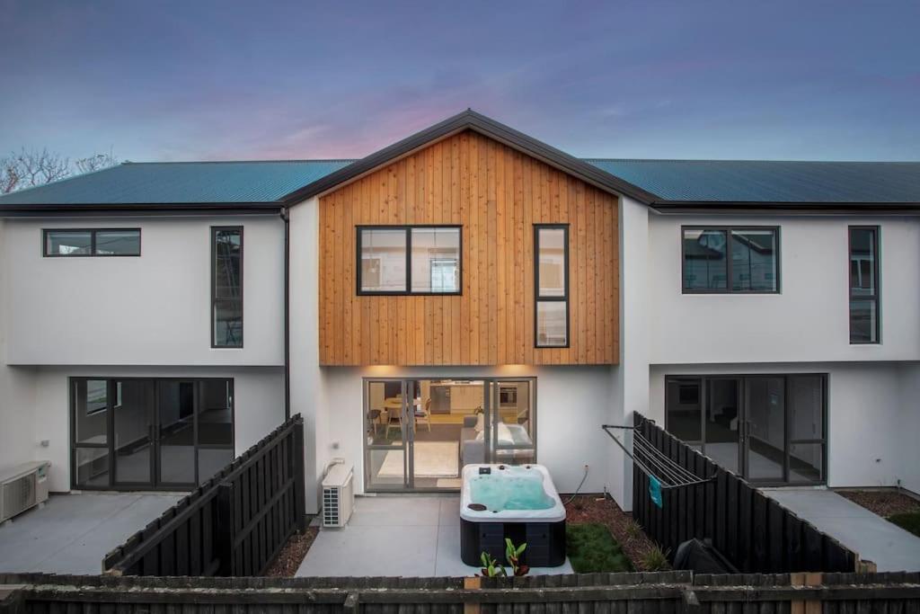 Stylish Townhouse With Hot Tub Christchurch Exterior foto