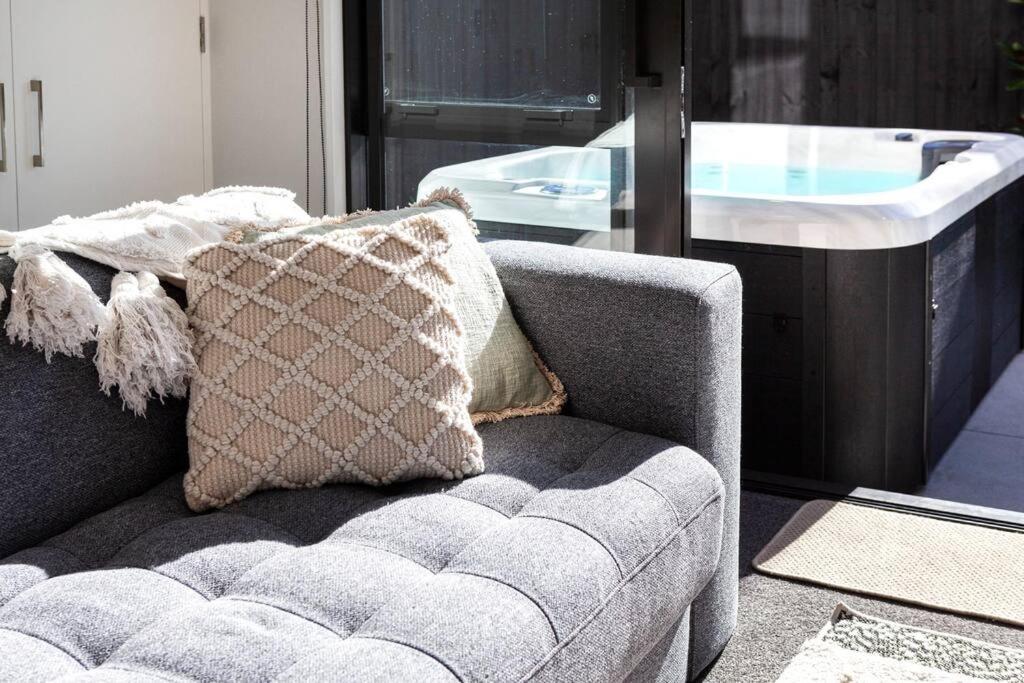 Stylish Townhouse With Hot Tub Christchurch Exterior foto