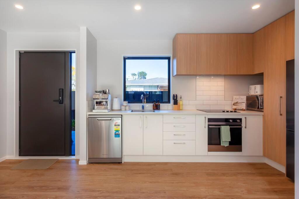 Stylish Townhouse With Hot Tub Christchurch Exterior foto