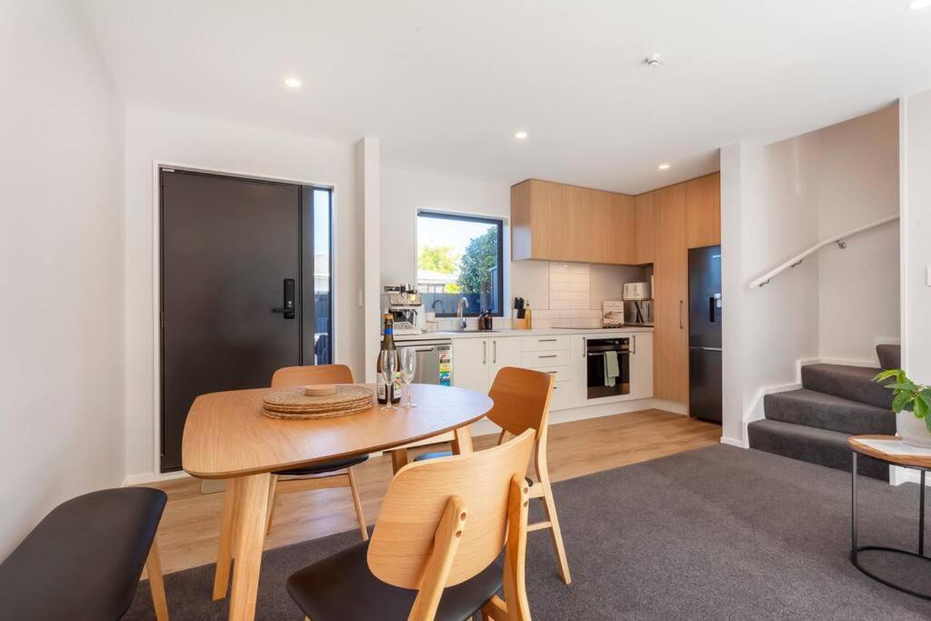 Stylish Townhouse With Hot Tub Christchurch Exterior foto